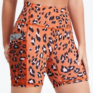 On-The-Go High-Waisted 6'' Short
Color: Burnt Ochre Wavy Leo
Size: XL